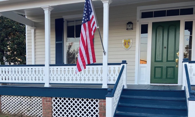 Selma House | Cozy 3 BR in Historical District with screened in porch. Newly remodeled.