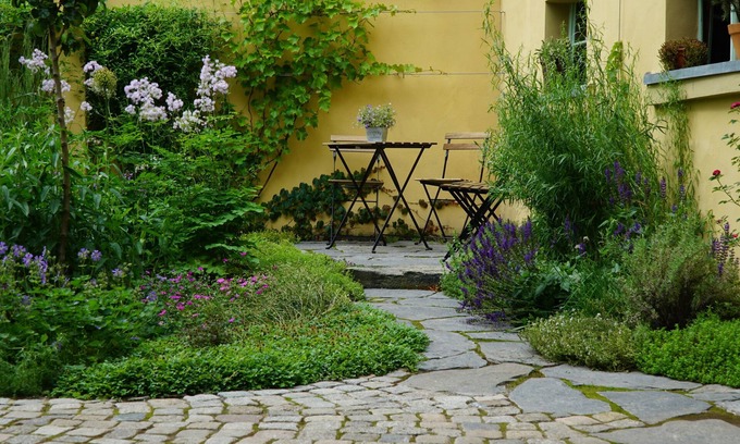 Greiz Apartment | Cozy 30 sqm studio in a historic town house in the city center