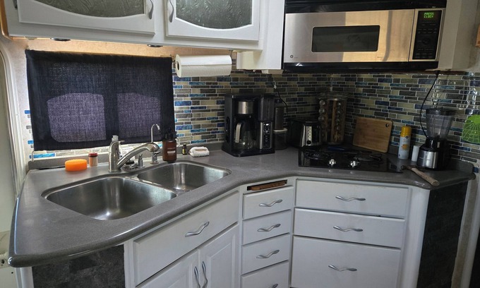 Millersview House | Cozy 38 foot RV minutes from Lake Ivie with boat parking/plug