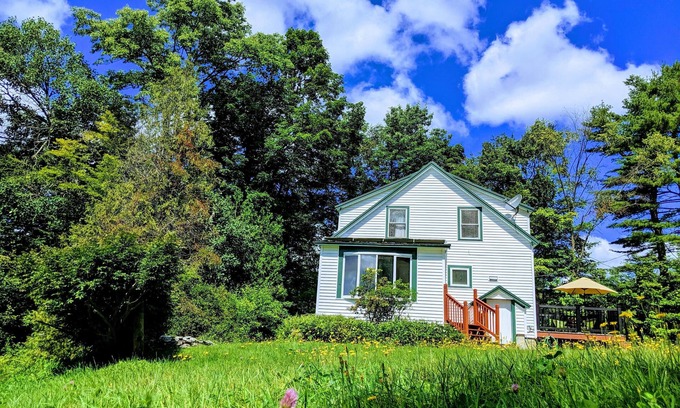 West Townshend House | Cozy 3BR Vermont Artistic Retreat w/Trails