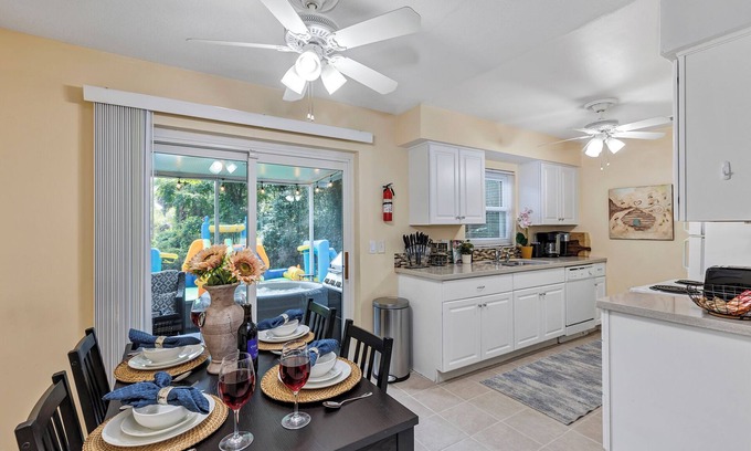 Sanford House | Cozy 4/3, Patio, King Bed, Bunk Room + Water Park!