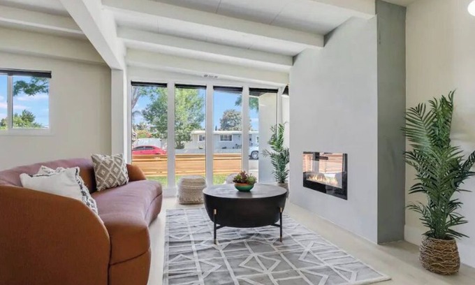 North Tustin Villa | Cozy 4 BD house 12 mins to Disney snd Beach sleeps 10 heated pool