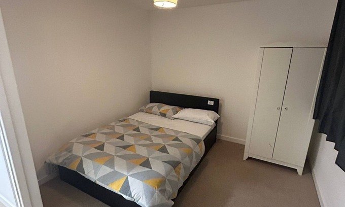 Dartford House | Cozy 4 Bed House ~ Entire Home in Kent Parking/Contractor/Family/Corporate