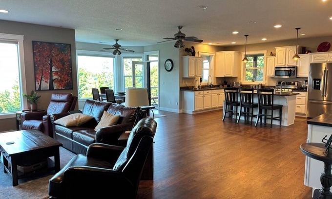 Woodland House | Cozy 4 bedroom home in beautiful, scenic Woodland, WA.