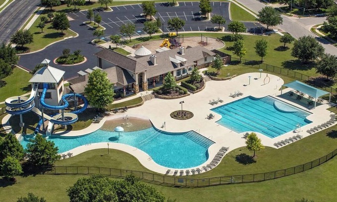 Manor House | Cozy 4-bedroom house in Austin’s backyard!With a community pool and gym!