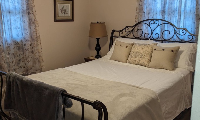 Houston House | Cozy 4 bedroom relax atmosphere enjoy beauty of bluff country driftless region