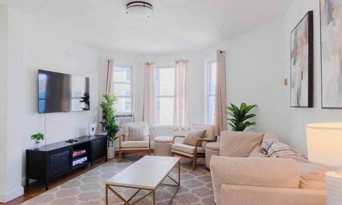 East Somerville Apartment | Cozy 4BR near Boston+gameroom