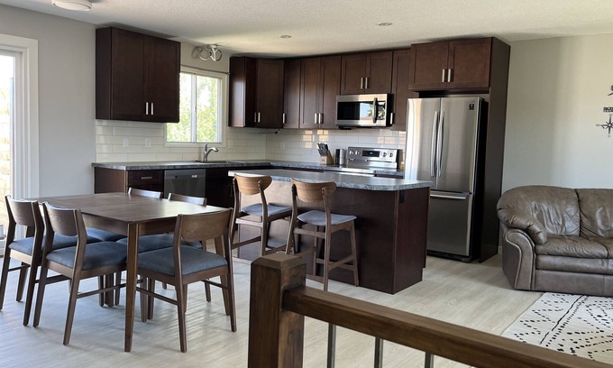 Medicine Hat House | Cozy 5 Bedroom 2 Bath private Medicine Hat home.
