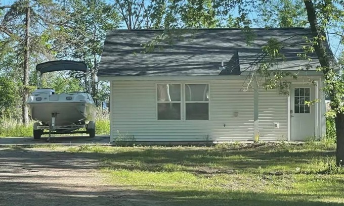 White Bear Lake House | Cozy 5-Star Guesthouse on Bald Eagle Lake - Serene and Peaceful.