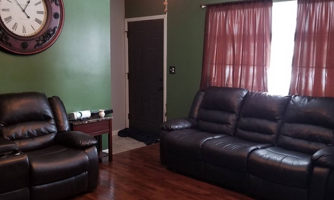 Whittaker House | Cozy 6 bedroom home located 14 miles from Detroit Metro Airport.