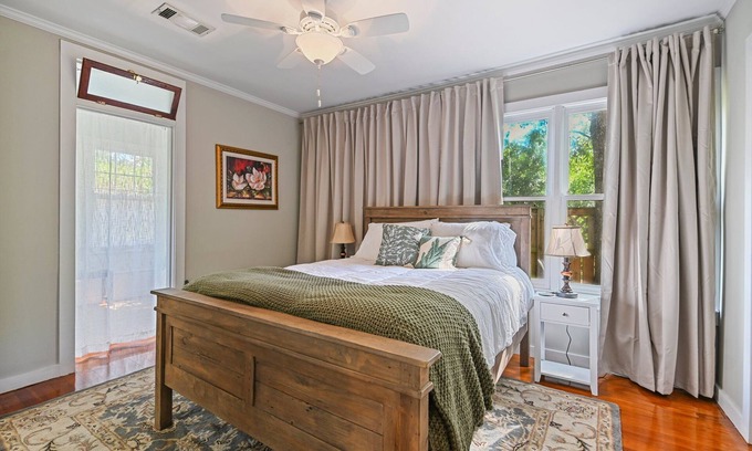 Montgomery House | Cozy and Clean - Best located Old Cloverdale 1BR