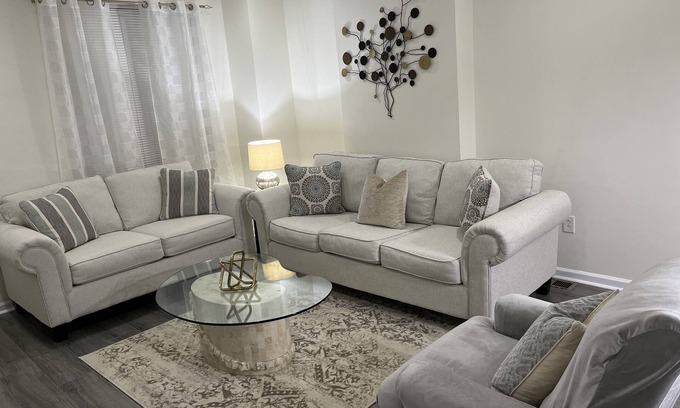 South Philadelphia House | Cozy and Clean home Conveniently located in South Phila.
