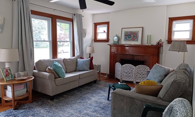 Springfield House | Cozy and Comfortable 1939 Cottage nClose to Wittenberg, Shopping, Restaurants.