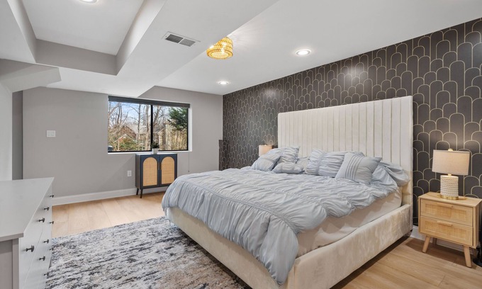 Wolf Trap Apartment | Cozy and Lux retreat near Tysons: King Bed, Games