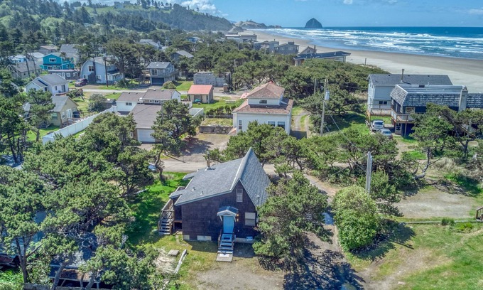 Tierra Del Mar House | Cozy and Quiet Wood Lined Charm in Tierra Del Mar! Sister’s Beach Retreat