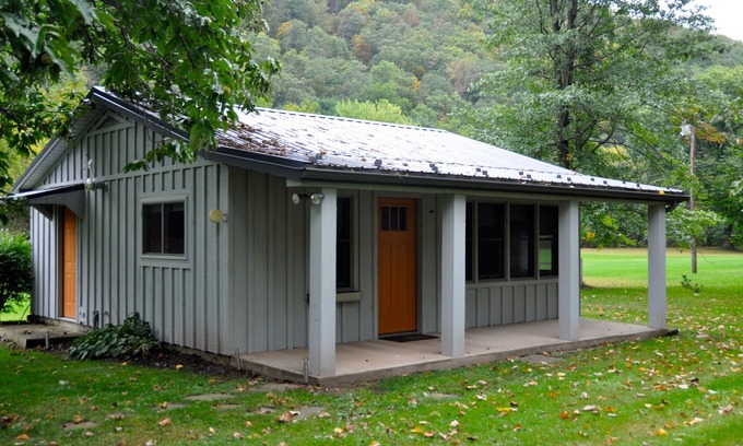 Jersey Mills Cottage | Cozy and relaxing, Modern Creekside, Trailside, Waterfront Cottage, fiber Wifi