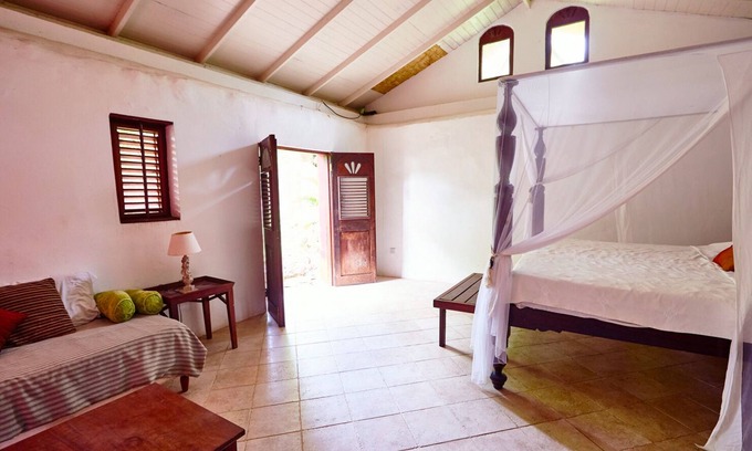 Marigot House | Cozy and Rustic bungalow next to river! Close to interesting sites.