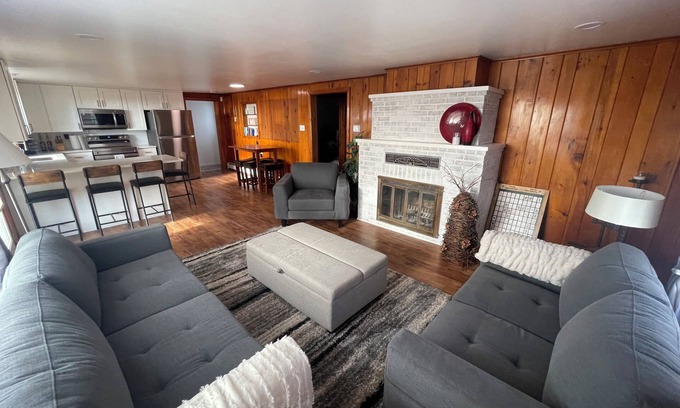 Oconto House | Cozy and Updated Lake Front Cottage, Near Green Bay, Door County, and more
