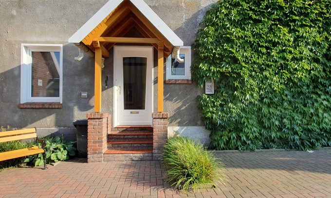 Jever Apartment | Cozy apartment centrally located with separate entrance and parking.