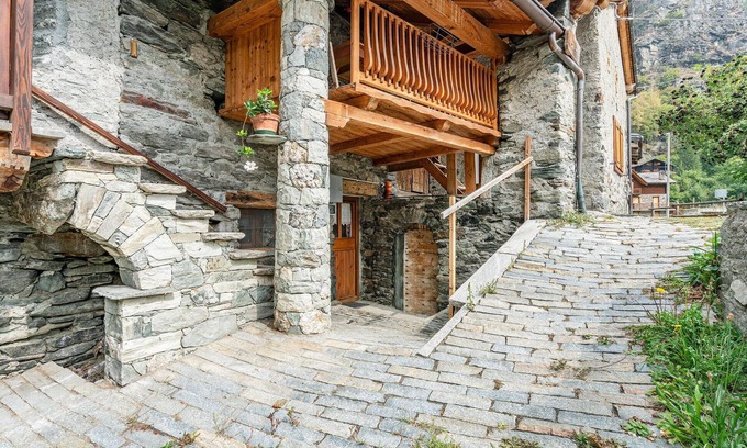 Escarra Apartment | Cozy apartment in Brusson AO with WiFi