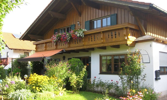 Oberhausen Apartment | Cozy apartment in the Pfaffenwinkel between Munich u. Garmisch