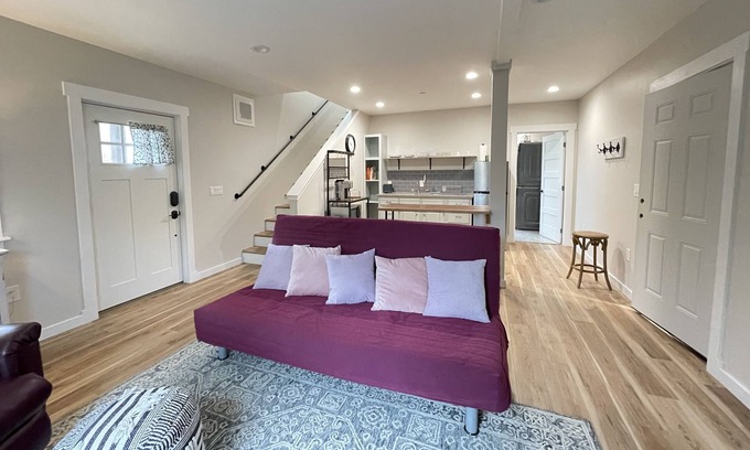 Buckley Apartment | Cozy Apartment in welcoming Buckley
