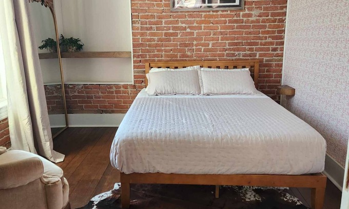 Galesville Apartment | Cozy apartment just off the square in historic downtown Galesville.