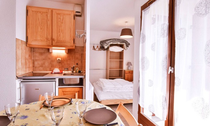 Bernex Apartment | Cozy Apartment Near Ski Lifts and Hiking Trails in Bernex