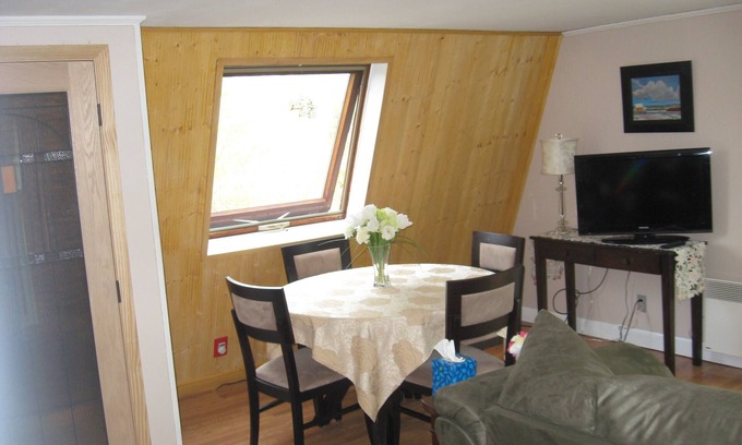 Jackson Apartment | Cozy Apartment Overlooking Mount Washington in Rural Country Setting