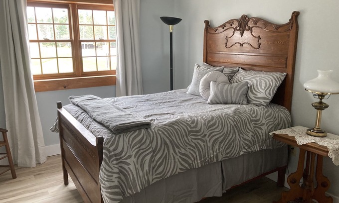 Montgomery Center Apartment | Cozy apartment that’s conveniently located just on the edge of town.