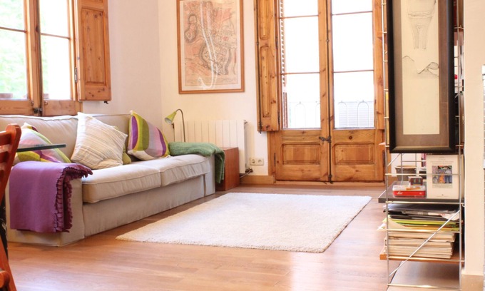 Sarria Apartment | Cozy apartment with double bedroom and terrace