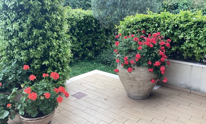 Avellino Apartment | Cozy apartment with garden. Very cool in summer. Outdoor Shower