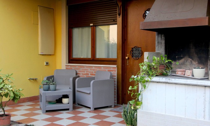 Bussolengo Apartment | Cozy apartment with garden, pet friendly.