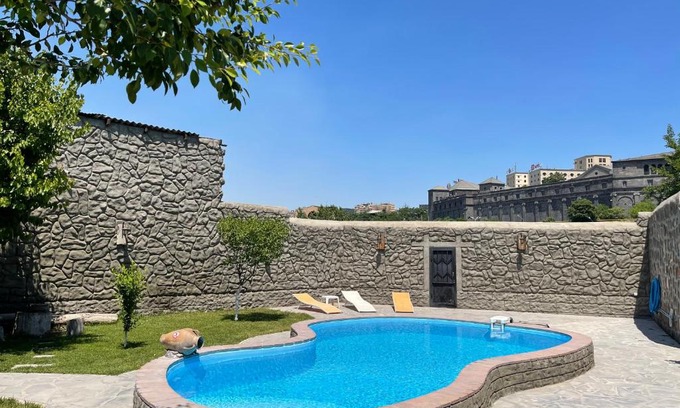 Kentron Apartment | Cozy Apartment With The Best Patio and Swimming pool