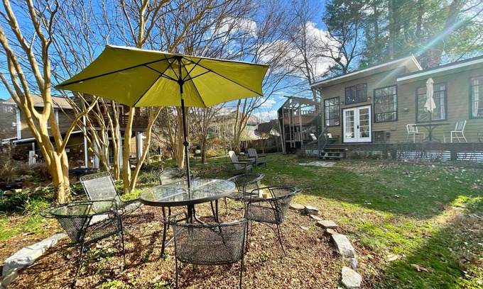 St. Elmo Improvement League Apartment | Cozy Artist Studio in Historic St. Elmo for 2