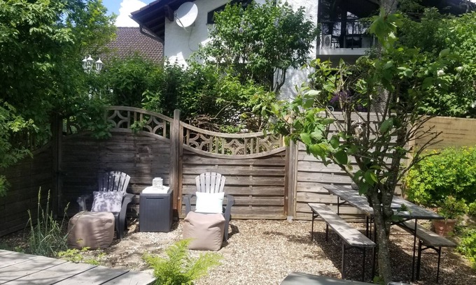 Nordhalben Apartment | Cozy attic apartment in the countryside, balcony w. Tree house feeling, barbecue corner, 2-4pers.
