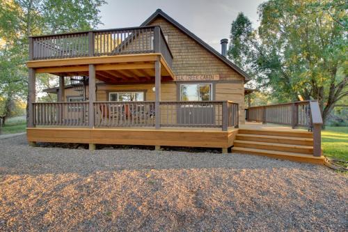 Augusta House | Cozy Augusta Cabin with Furnished Deck and Grill!