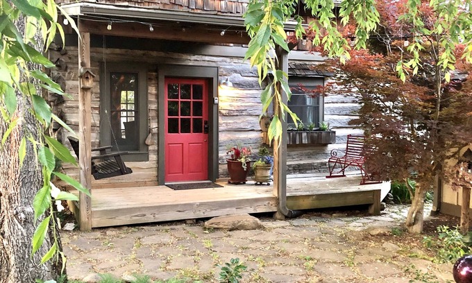 Weaverville Cabin | Cozy Backyard Log Cabin/Great Sunsets/10 min North of Asheville/easy access