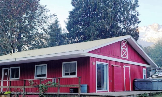Upper Squamish Cabin | Cozy Barnside Getaway - located on a working farm