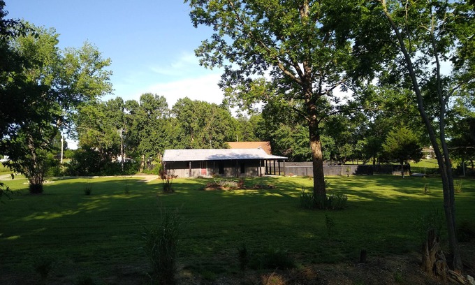 Verdigris House | Cozy Barndominium near Will Rogers Downs and Highway 44. Quiet country setting