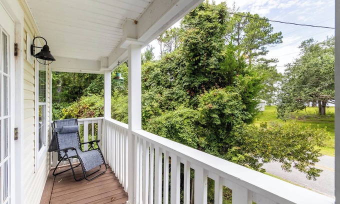 Freeport House | Cozy Bay Retreat - 2BR & Rooftop Views