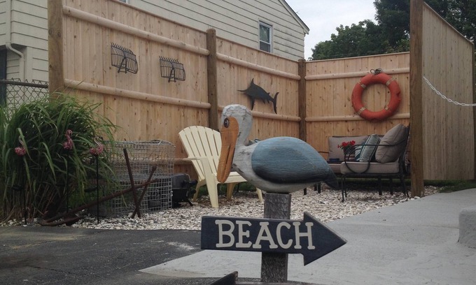 Newport East Apartment | Cozy Beach Apartment, private entrance and parking spot .
