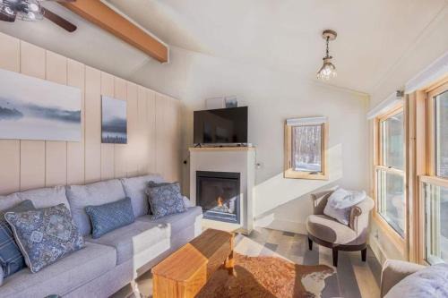 Tofte Apartment | Cozy Bear Den - Sauna New Kitchen Fireplace Large Tv Wifi Indoor Sauna