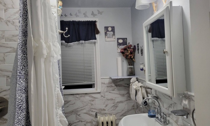 Roselle Bed & Breakfast | Cozy bed & breakfast in charming Roselle with AC, WiFi