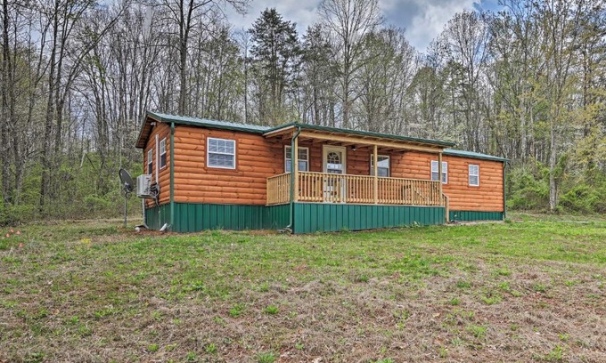 Bidwell House | Cozy Bidwell Cabin with Deck Trail and Creek Access!