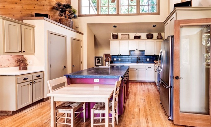 Black Butte Ranch House | Cozy Black Butte home with large kitchen, 2 living spaces, wood fireplaces