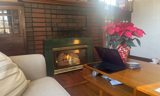 Newlands House | Cozy Boulder Cottage, Centrally located