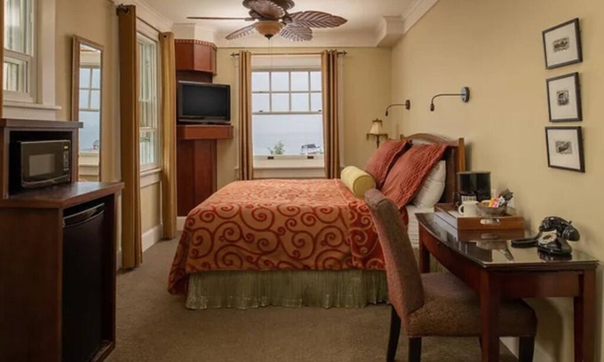Astoria House | Cozy Boutique Room w/Heated Bathroom Floor in Historic Downtown