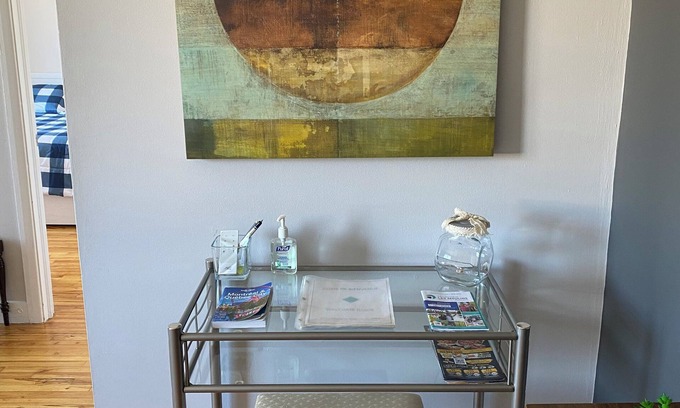 Terrebonne Apartment | Cozy & Bright Apartment in the Historic city of Old Terrebonne