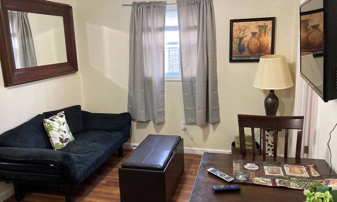 Hampton House | Cozy Buckroe Beach Retreat! Steps from the Shore!